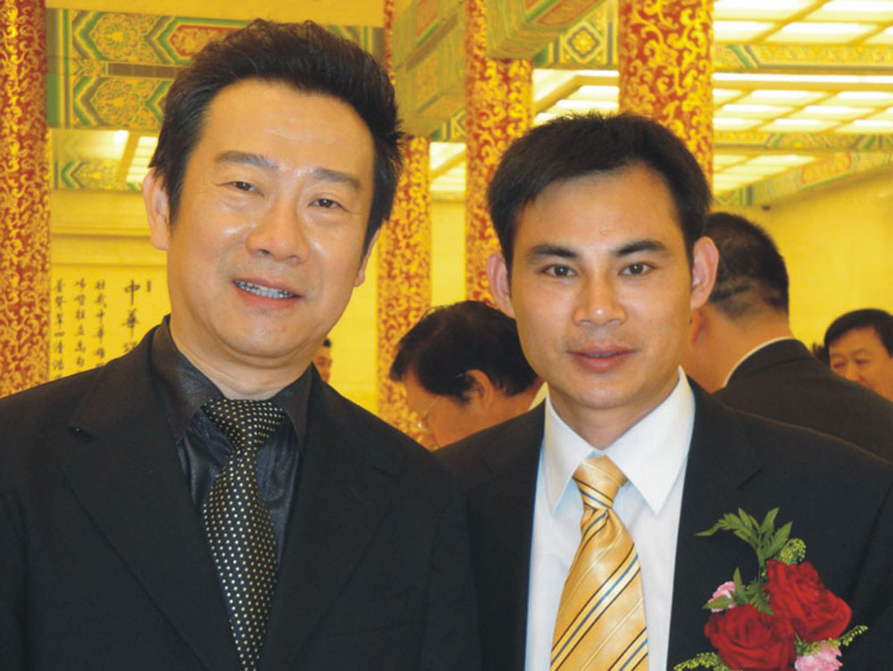 董事長與央視著名主持人趙寶樂在人民大會堂宴會廳留念